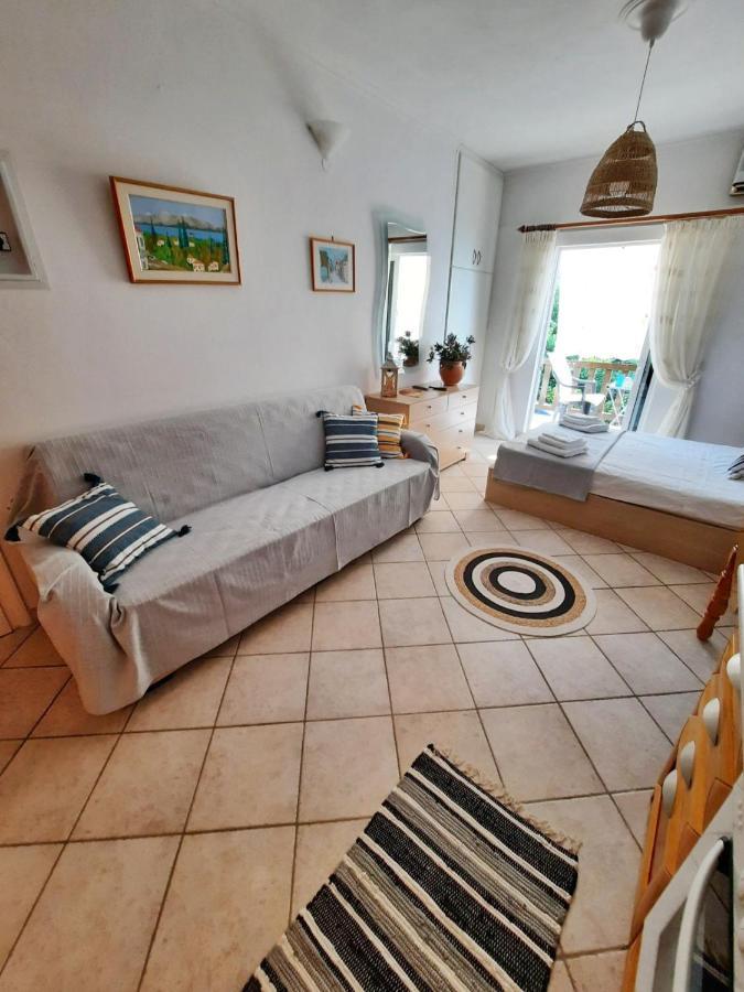 Beautiful Seaside Studio Акрата Экстерьер фото